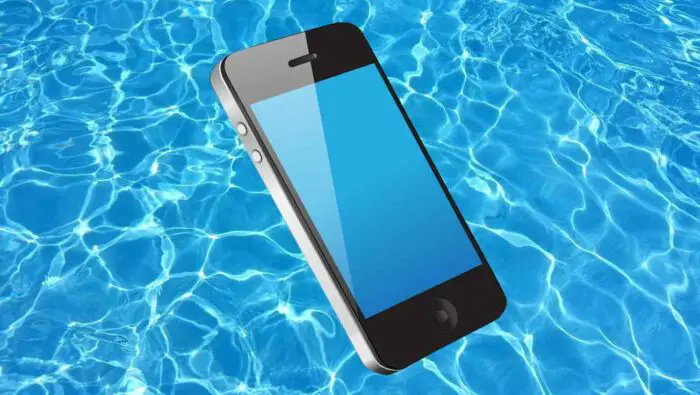 Téléphone dans l'eau