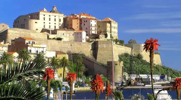 Citadelle de Calvi en plein jour