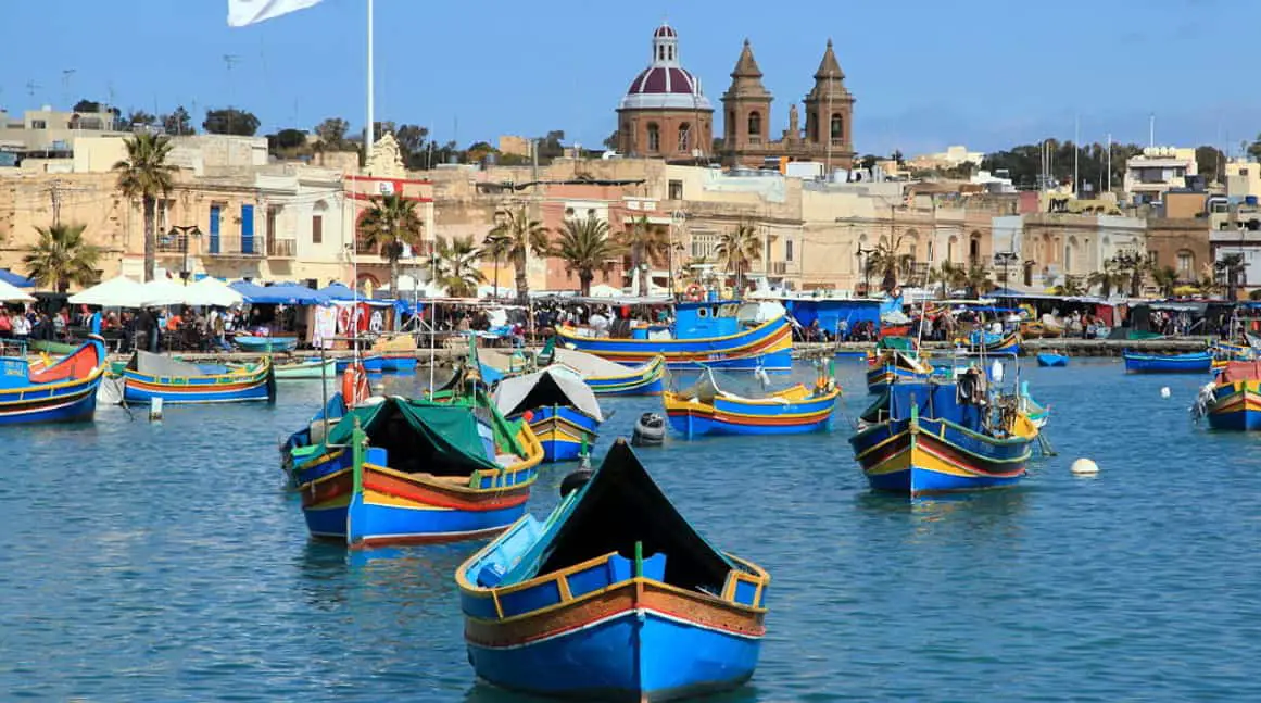 Port à Malte et petit village