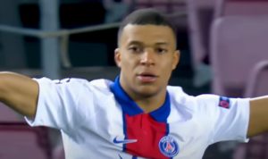 Mbappé avec le maillot blanc du PSG