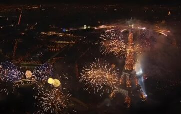 Feu artifice Paris Tour Eiffel