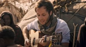 Vianney à la guitare