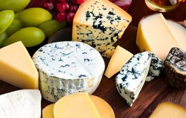 Assiette avec plusieurs fromages