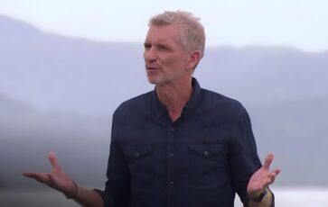 Denis Brogniart lors d'une épreuve
