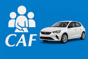 Une voiture avec la CAF