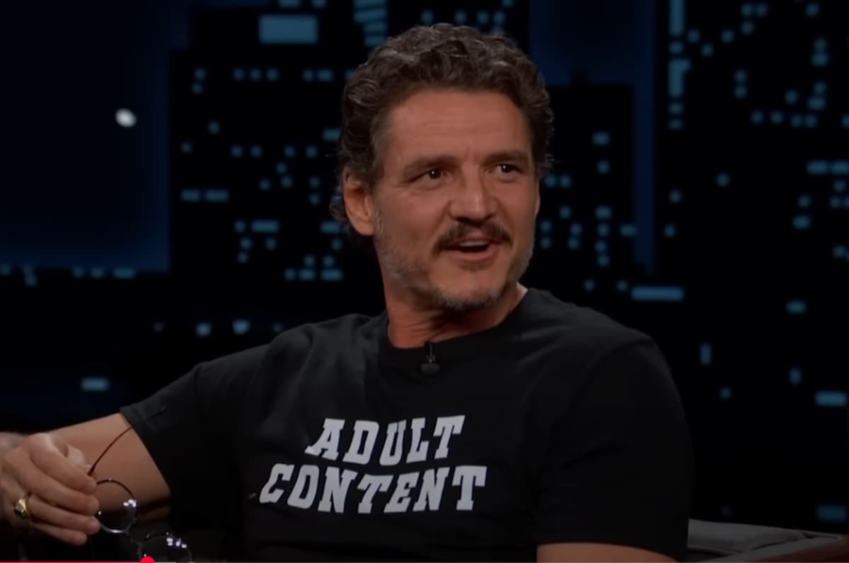 Pedro Pascal avec une moustache