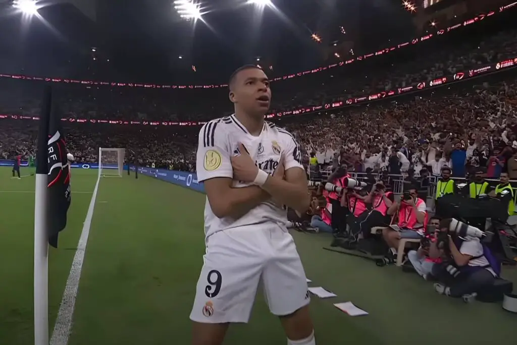 Kylian Mbappé qui fait une célébration après un but