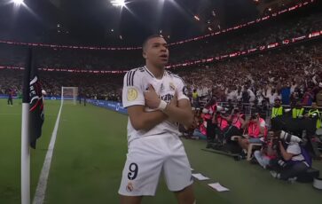 Kylian Mbappé qui fait une célébration après un but