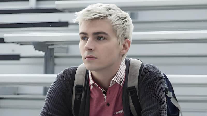 Miles Heizer dans 13 reasons why